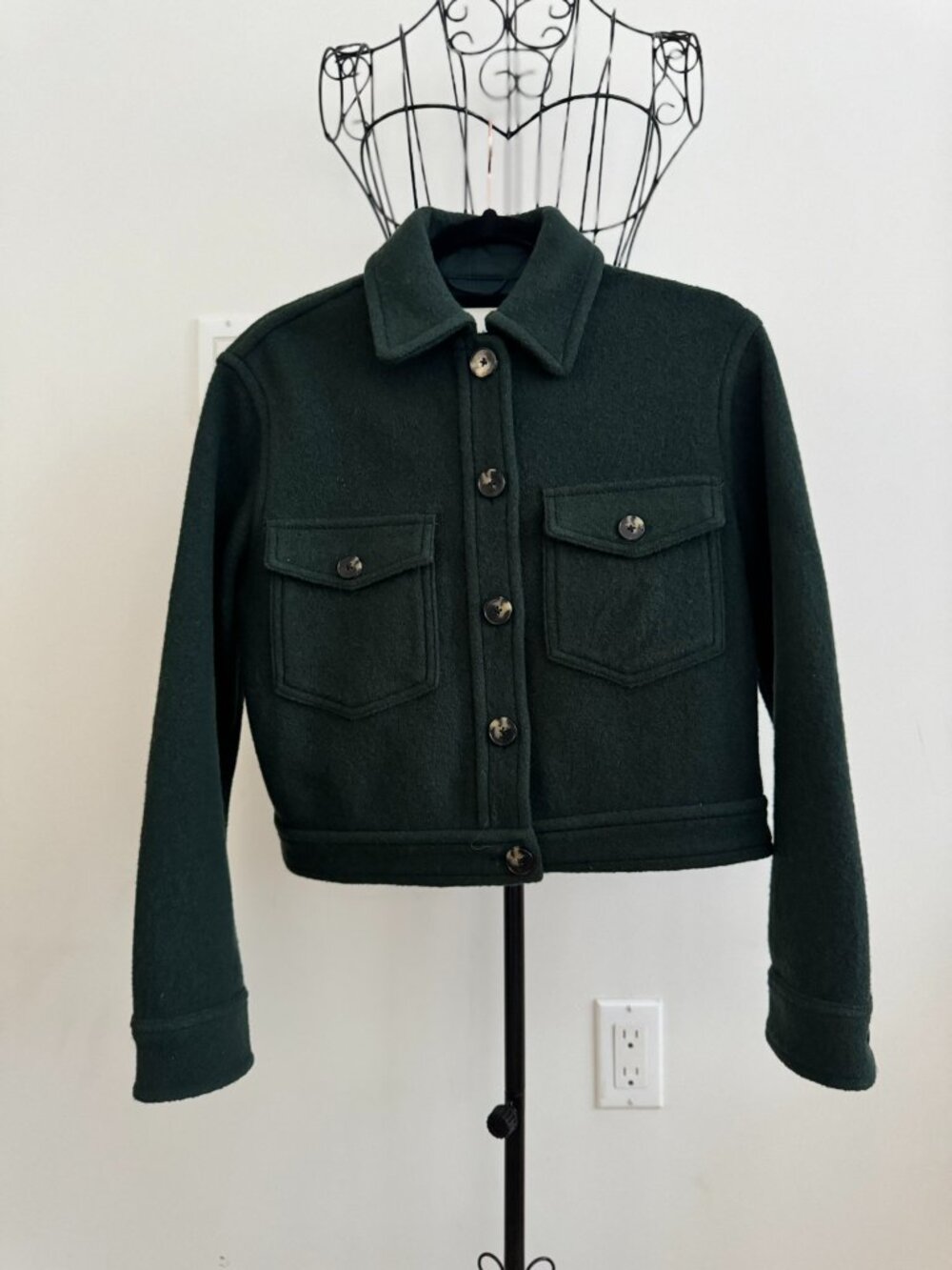 Aritzia Wilfred Free The Ganna Cropped Shirt Jacket Scarab Green